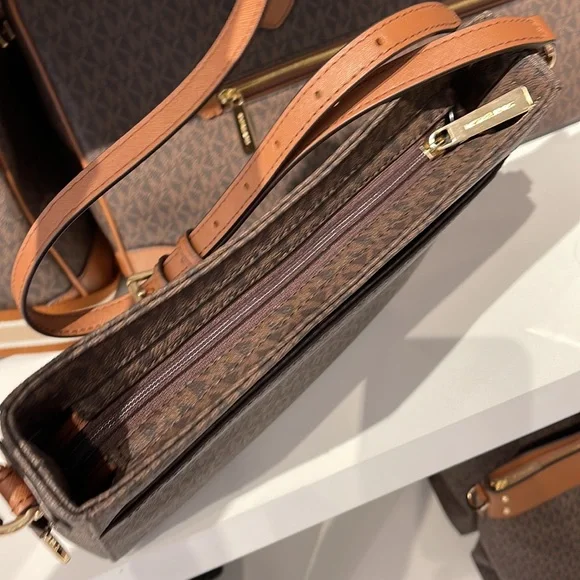 Michael Kors Jet Set Travel Large Messenger Crossbody Bag Brown - Picture 8 of 16